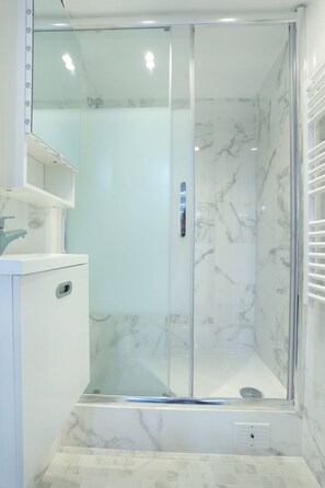 Hair dryer - Caire 7 - Studio Apartment, Sleeps 4 (Paris)