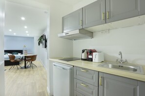 Fridge, microwave, oven, stovetop - Caire 7 - Studio Apartment, Sleeps 4 (Paris)
