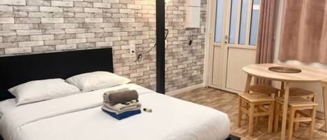 办公桌、熨斗/熨衣板、免费 WiFi