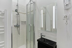 Regadera y secadora de cabello 