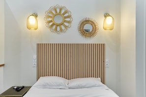 Desk, iron/ironing board, free WiFi - Charon 5 - Studio Apartment, Sleeps 2 (Paris)
