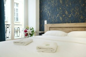 2 habitaciones, escritorio, tabla de planchar con plancha y wifi gratis