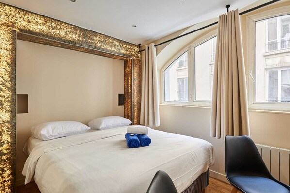 1 chambre, bureau, fer et planche à repasser, accès au Wi-Fi (inclus)