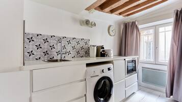 Frigorífic, microones, forn i placa de cuina