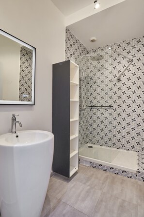 Een douche, een haardroger