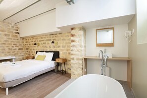 2 bedrooms, free WiFi - Meslay 3 - Two Bedroom Apartment, Sleeps 8 (Paris)