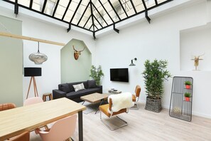 Interior - Meslay 3 - Two Bedroom Apartment, Sleeps 8 (Paris)