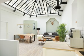 Interior - Meslay 3 - Two Bedroom Apartment, Sleeps 8 (Paris)