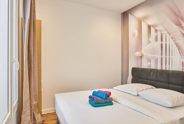 1 bedroom, free WiFi - Meslay 5 - Studio Apartment, Sleeps 2 (Paris)