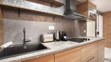 KylskÄp, mikrovÄgsugn, ugn och spishÀll