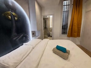 1 soverom, skrivebord, strykejern/-brett og wi-fi (inkludert)