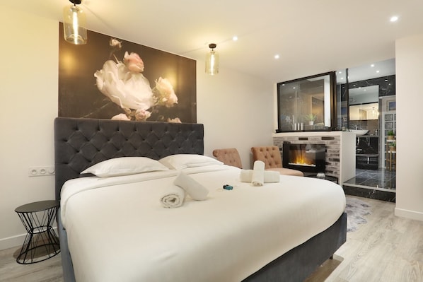 2 bedrooms, desk, iron/ironing board, free WiFi