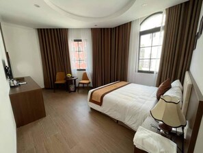 Deluxe Double Room | Minibar, desk, soundproofing, free WiFi