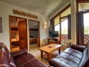 TV - Spacious Ski-In/Ski-Out Apartment Near Children's Area - Sleeps 8 (Morillon 1100)
