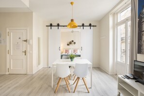 City Apartment, 1 Bedroom, City View | Laptop workspace, iron/ironing board, free cribs/infant beds - Macflats Ayuntamiento (Valencia)