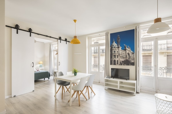 5 habitaciones y espacio para trabajar con laptop