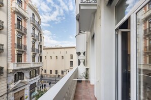 City Apartment, 1 Bedroom, City View | Laptop workspace, iron/ironing board, free cots/infant beds, travel cot - Macflats Ayuntamiento (Valencia)