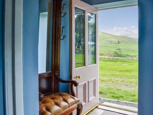 Beautiful Traditional secluded country cottage, Fantastic view!