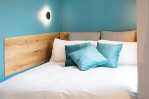 Estudi en suite de disseny, cuina, vistes al pati | Decoració individual i mobiliari individual 