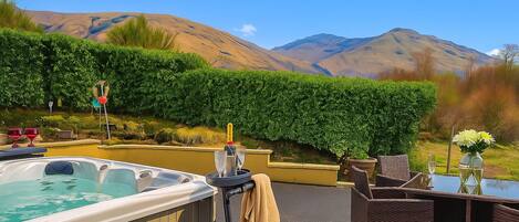 Basic House | 4 bedrooms, premium bedding, free WiFi, bed sheets