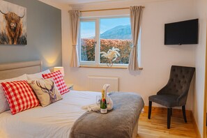 Basic House | 4 bedrooms, premium bedding, free WiFi, bed sheets - Gleann Fia House (Arrochar)