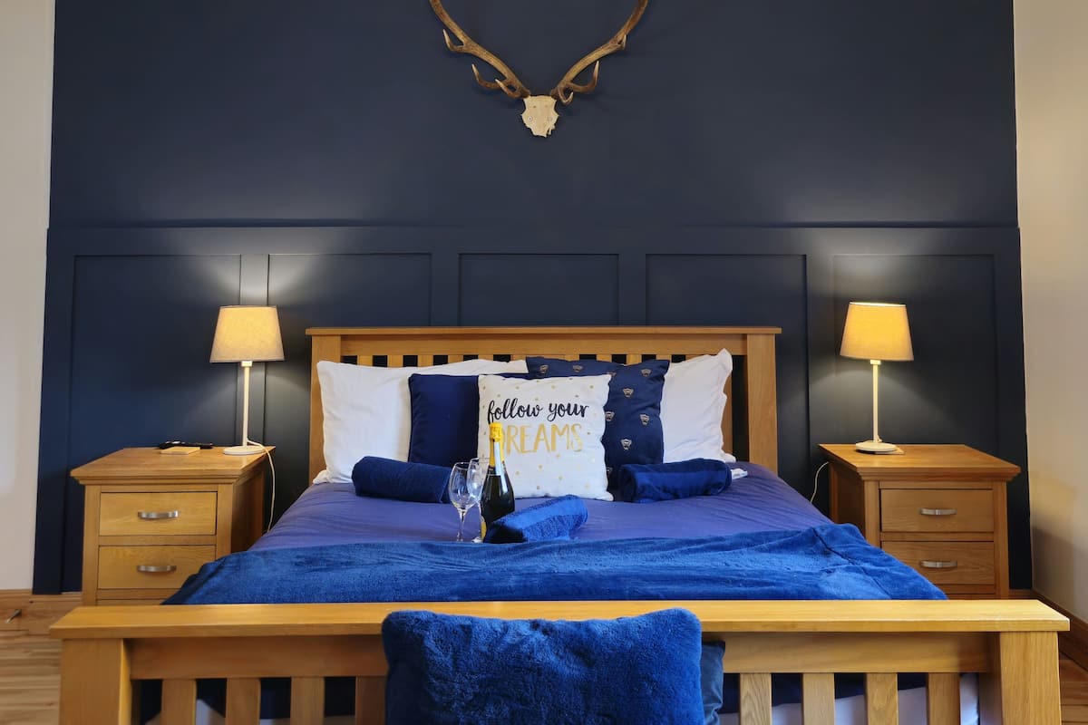 Basic House | 4 bedrooms, premium bedding, free WiFi, bed sheets