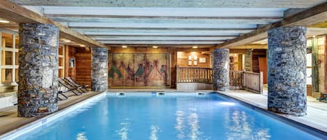 Indoor pool, sun loungers