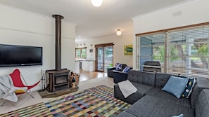Smart TV, fireplace