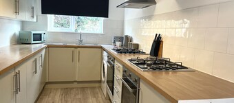 Vibrant 6 bed Stylish Home in Heart of Southsea