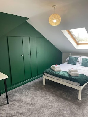 Maison, Plusieurs lits | 6 chambres, fer et planche à repasser, accès au Wi-Fi (inclus)