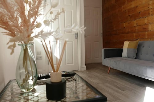 Vibrant 6 bed Stylish Home in Heart of Southsea