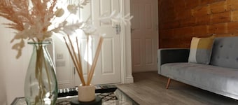 Vibrant 6 bed Stylish Home in Heart of Southsea