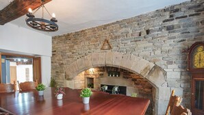 Dining - The Old Bulls Head (High Peak)