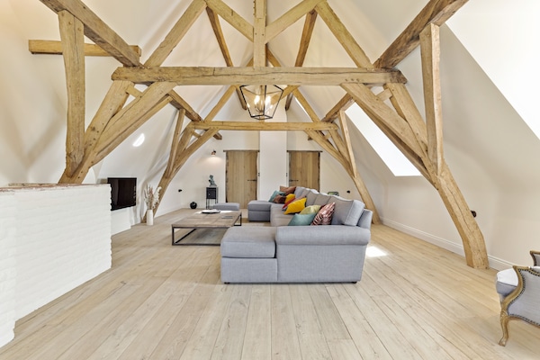 TV connectée, table de tennis de table, livres