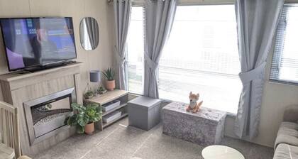 Immaculate Sen Friendly 3-bed Caravan in Porthcawl