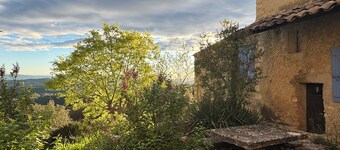 A typical sheepfold between Ventoux and Luberon
