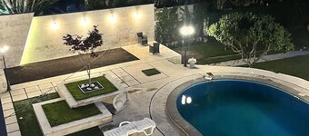 4 Bed Villa Estate Sleeps 7 - Pool, Garden, Sauna