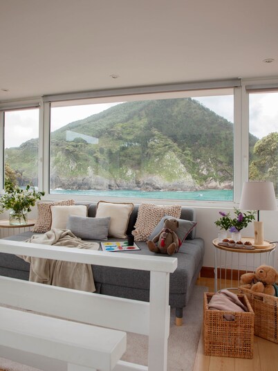 Wishome- Villa overlooking the sea, heated swimming pool