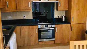 House | Private kitchen | Fridge, microwave, oven, stovetop