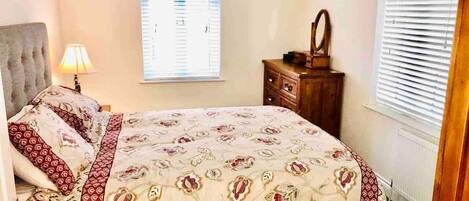 House | 3 bedrooms, iron/ironing board, free WiFi, bed sheets