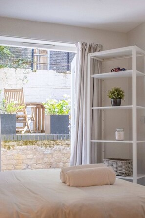 Basic-Apartment, 2 Doppelbetten | 2 Schlafzimmer, Schreibtisch, WLAN, Bettwäsche