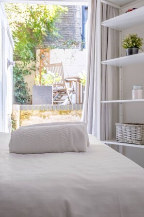 Departamento básico, 2 camas matrimoniales | 2 habitaciones, escritorio, wifi y ropa de cama 