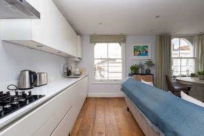 Basic Apartment, Multiple Beds | 3 bedrooms, desk, laptop workspace, iron/ironing board - Spacious 3 Bedroom in Notting Hill With Balcony (London)