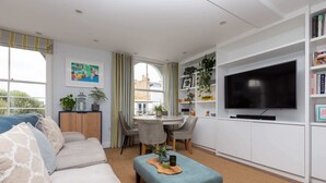 Basic-Apartment, Mehrere Betten | Wohnzimmer