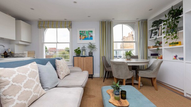 Basic-Apartment, Mehrere Betten | Wohnzimmer