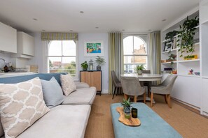 Living room - Spacious 3 Bedroom in Notting Hill With Balcony (London)