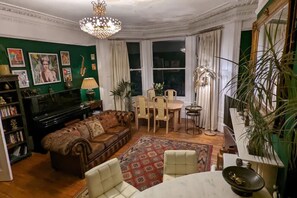 Basic Apartment, 1 King Bed | Living room | TV