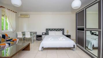 Studio | Iron/ironing board, free WiFi, bed sheets