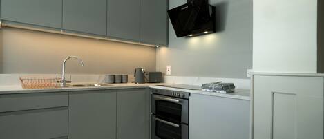 Cottage | Cucina privata | Frigorifero, microonde, forno, piano cottura