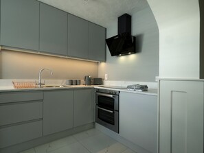 Cottage | Cucina privata | Frigorifero, microonde, forno, piano cottura